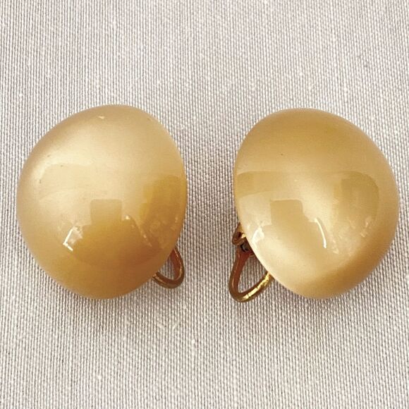 Vintage Hong Kong Button Earrings Honey Golden Moon Glow Clip Ons - Picture 1 of 7
